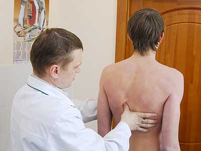 Болит левый бок со спины в пояснице, причины боли слева при движении