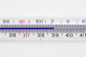 Причины повышения температуры при бронхите у взрослых и особенности лечения