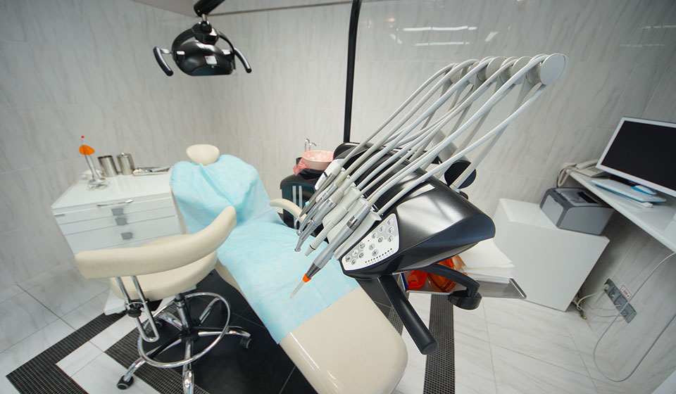 Нужно ли удалять зубы мудрости: их роль, показания к удалению, лечение и виды процедур