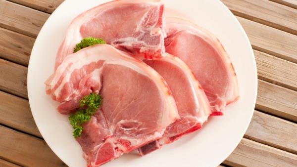 Ученые рассказали, чем опасно размораживание мяса в микроволновке
