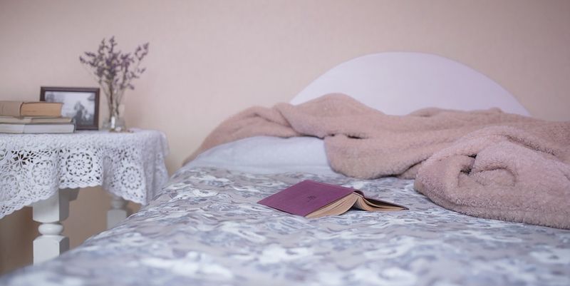 Как часто менять постельное бельё: индивидуальные и сезонные особенности