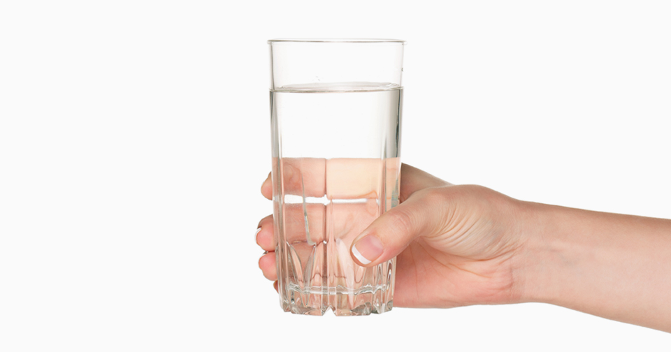 Можно ли пить воду во время еды или нельзя, и почему?