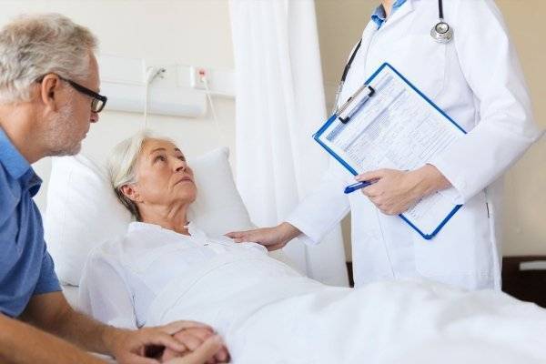 Причины застойной пневмонии у лежачих больных: симптомы и лечение