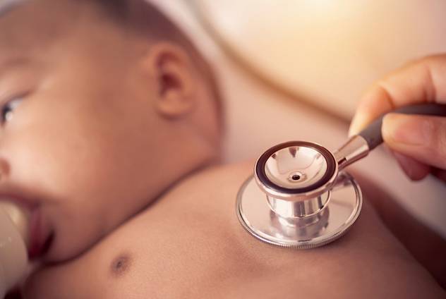 Пневмония у новорожденных и недоношенных детей: симптомы, прогноз, причины, лечение