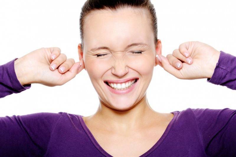 Что делать если заложило уши от насморка: причины и лечение