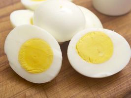 Какие яйца полезнее вареные или жареные? | польза и вред