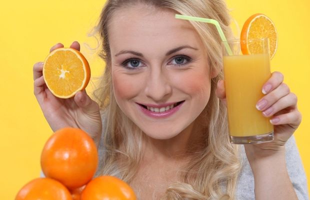 Чем полезен свежевыжатый апельсиновый сок и как его правильно пить