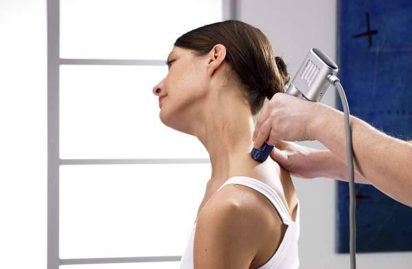 Как убрать горб на спине: эффективные способы лечения