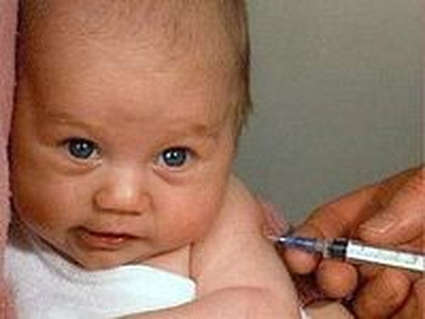 Непривитый ребенок и вакцинация от полиомиелита – может ли заразиться от привитого живой вакциной?