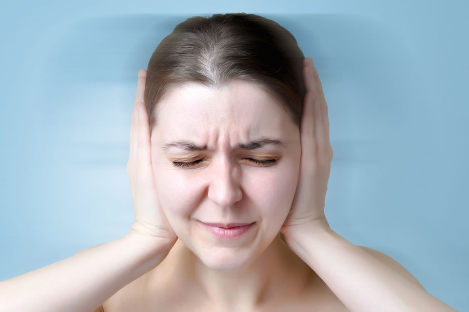 Шум в голове: причины и лечение