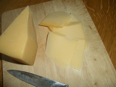 Сорта сыра с плесенью. виды, особенности и вкусовые характеристики