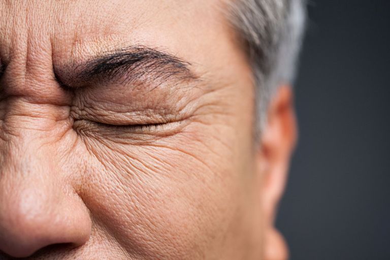 У вас нервный тик глаза? причины и лечение заболевания