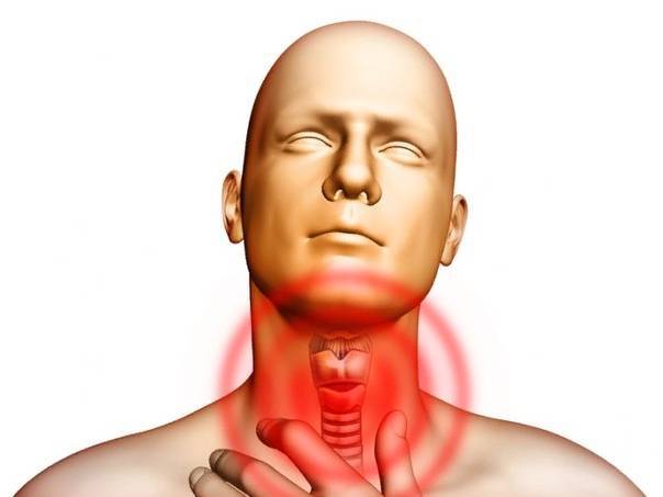 Боль в горле отдает в ухо: причины. при глотании. чем лечить?