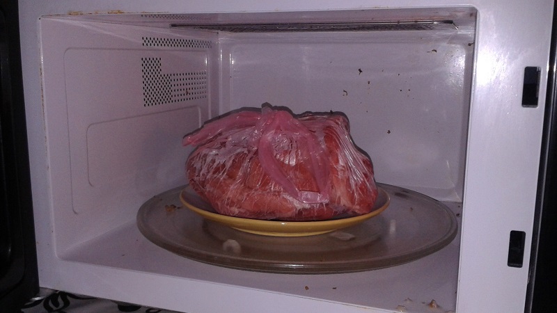Как правильно размораживать мясо