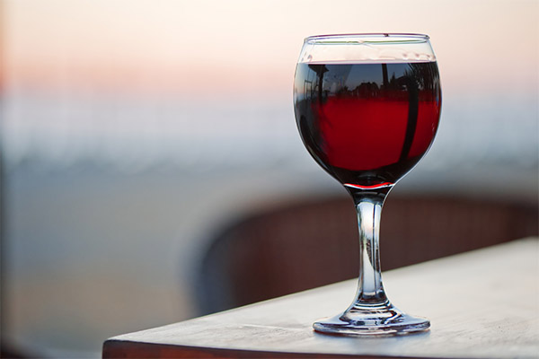 ЗдоровьеПравда ли красное вино полезно для здоровья