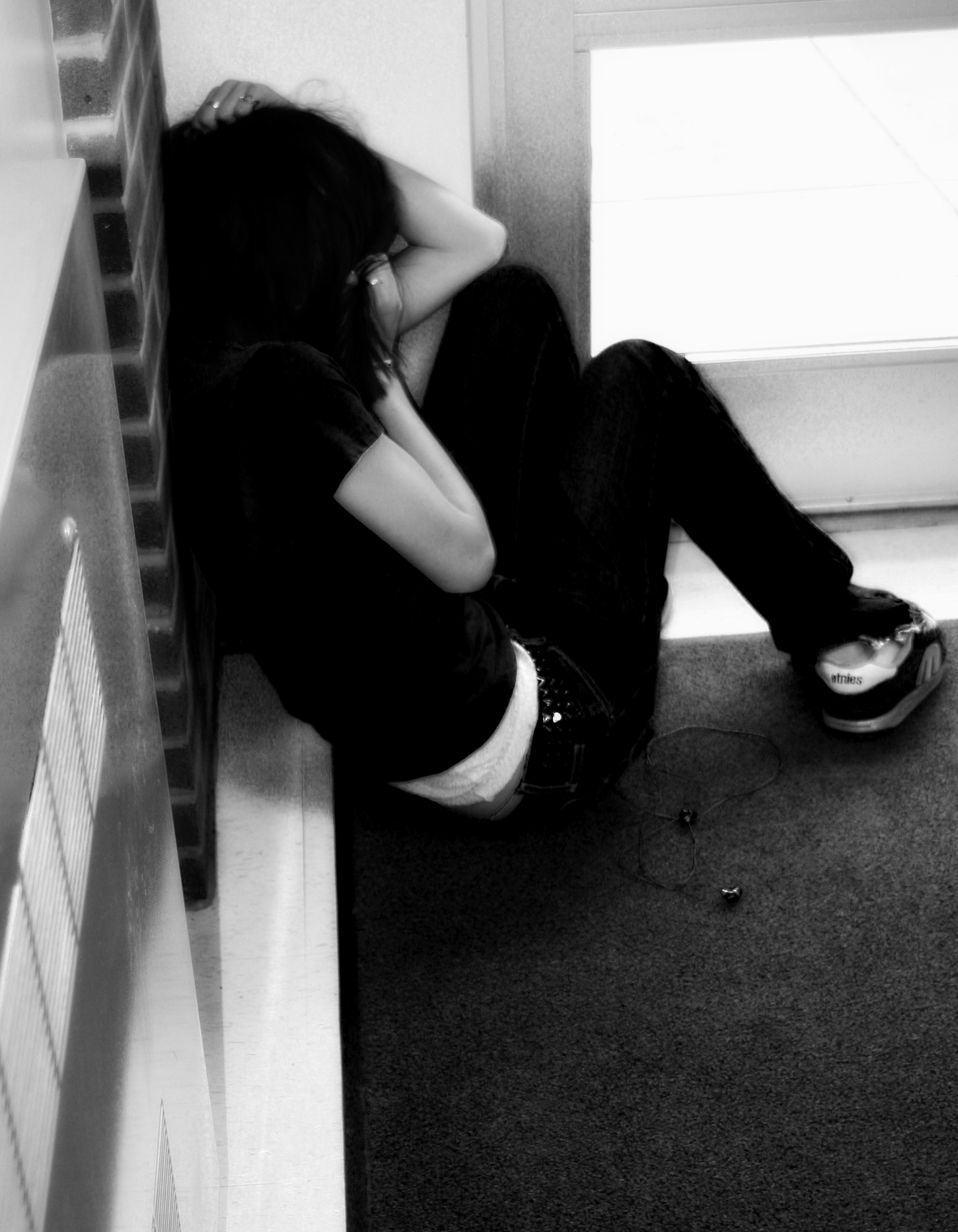 Признаки депрессии у подростков и ее причины — как помочь выйти из нее