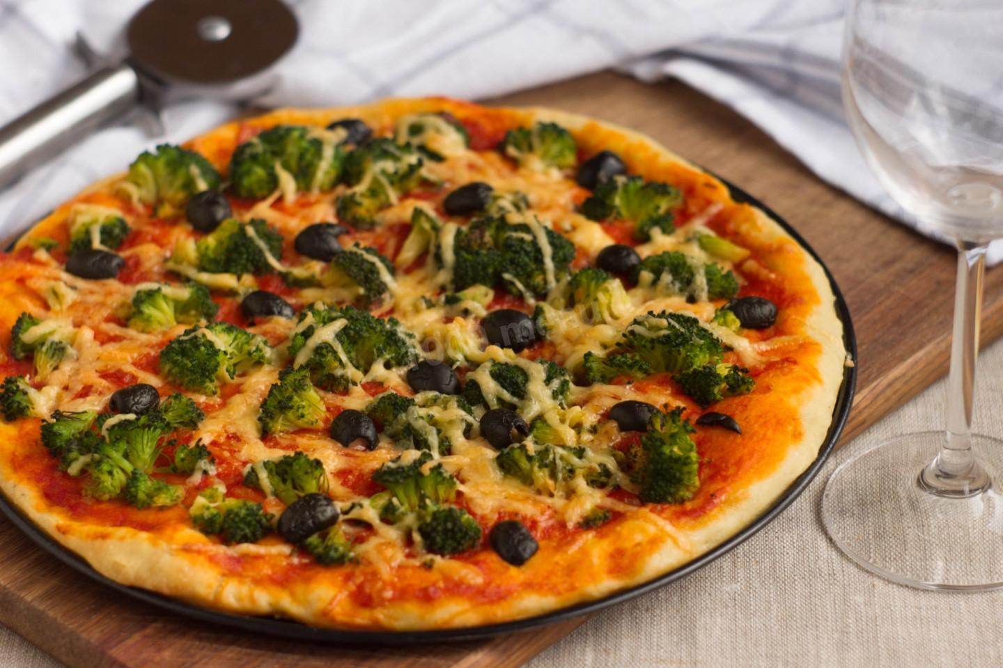 Вегетарианская пицца - рецепты теста и начинок с тофу, кабачками, грибами и ананасами