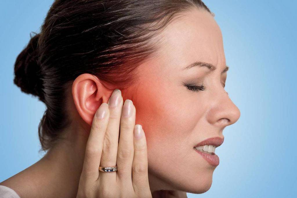 При глотании отдает в ухо с одной стороны без температуры – причины