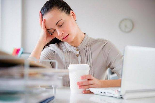Сонливость на работе почему возникает и что может помочь