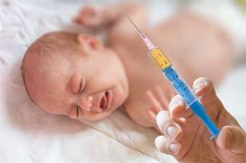 Ребенок капризничает после прививки