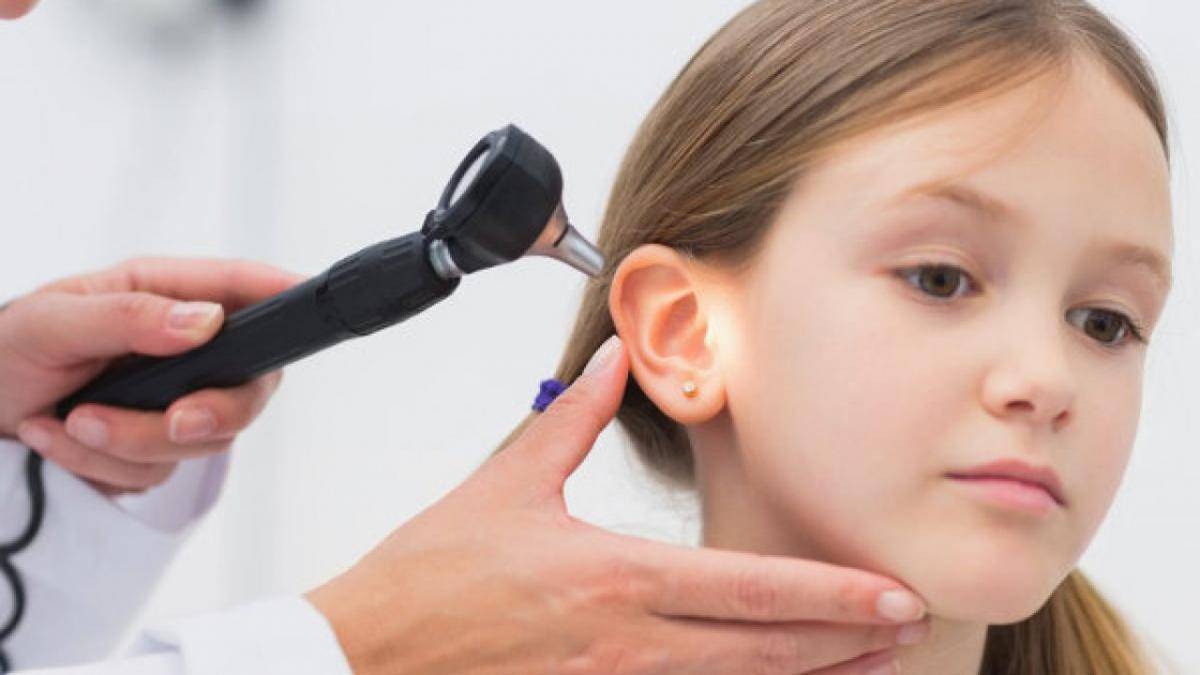 Признаки и симптомы серной пробки в ухе у взрослых 2019