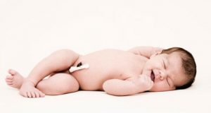 Что делать при мокнущем пупке у новорожденного: способы лечения омфалита и правила обработки пупочной ранки
