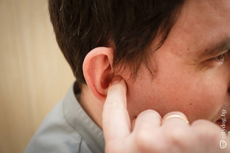 Болят уши у взрослого при простуде