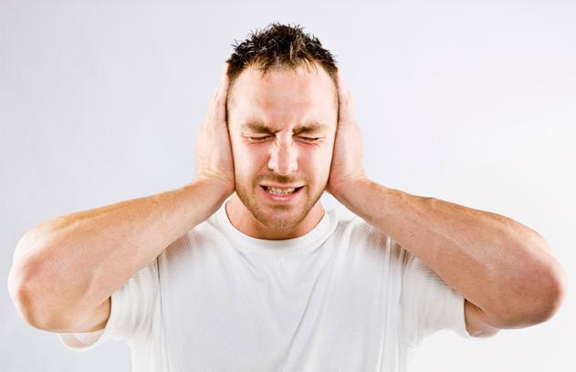 Каковы причины нервного шума и звона в ушах и голове, есть ли лечение?