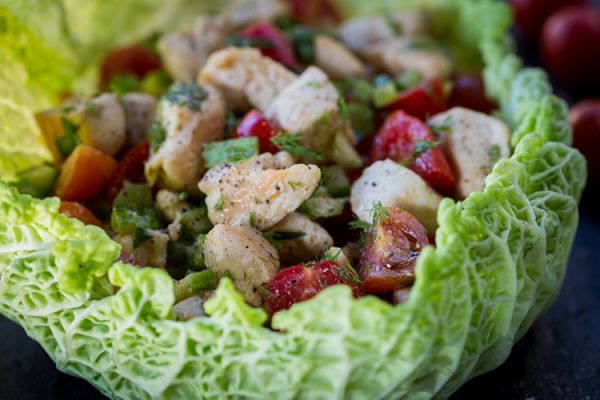 Салаты для похудения: фото, рецепты лучших полезных салатов, способствующих похудению, и простых в приготовлении
