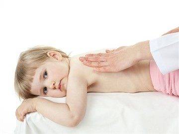 Техники массажа при пневмонии у детей — для груди, спины и шеи